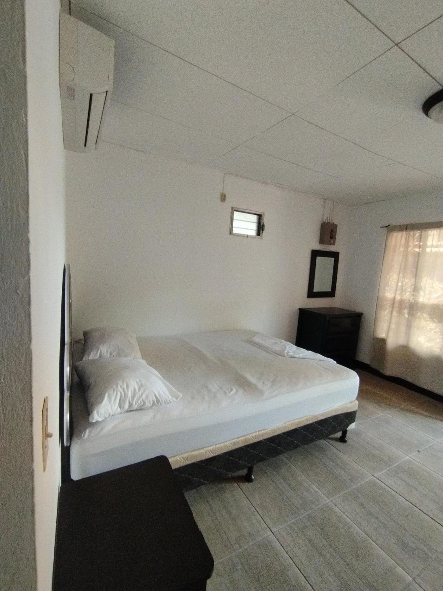 The Landing Hotel And Restaurant Moyogalpa Ngoại thất bức ảnh