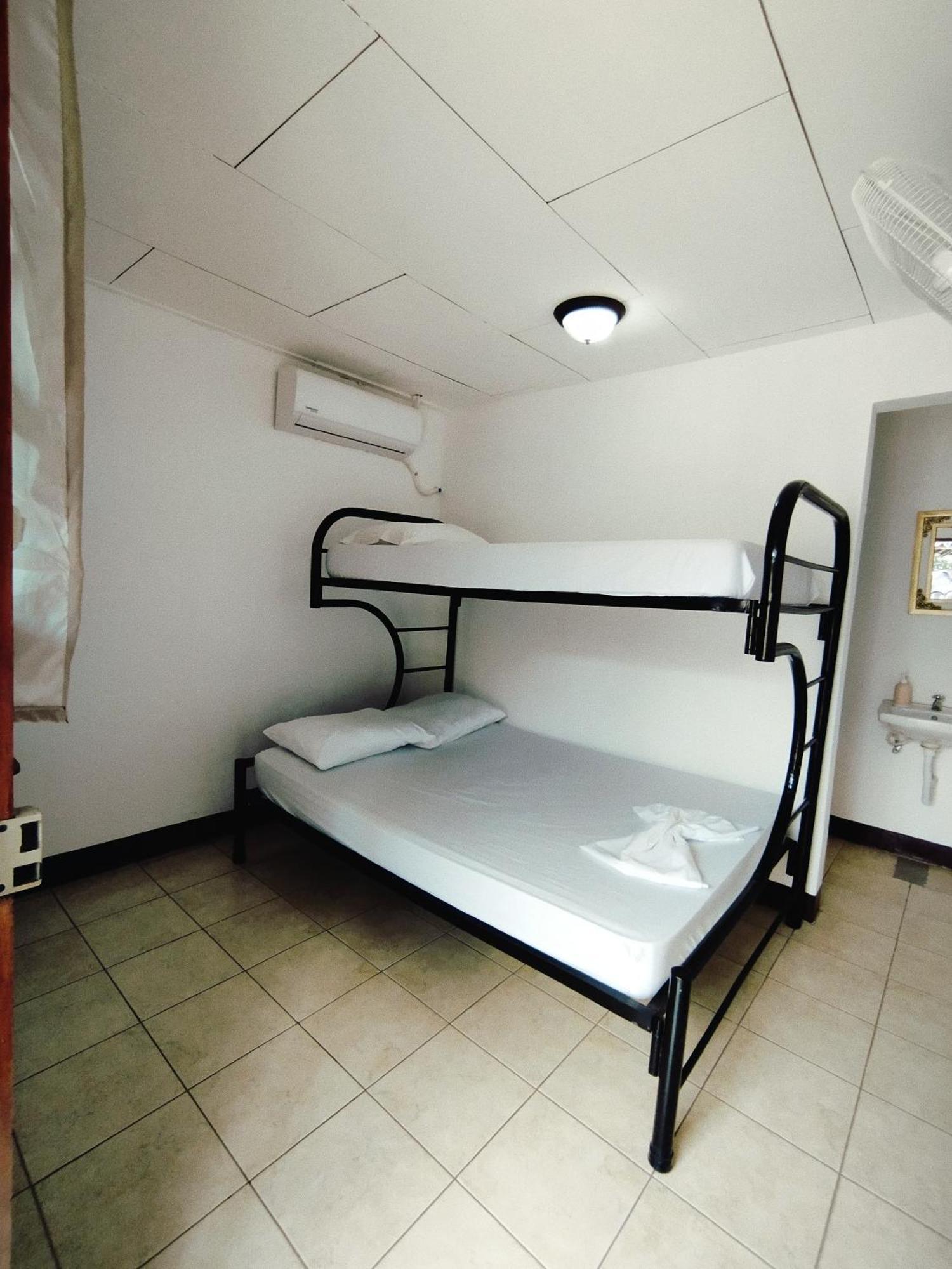 The Landing Hotel And Restaurant Moyogalpa Ngoại thất bức ảnh